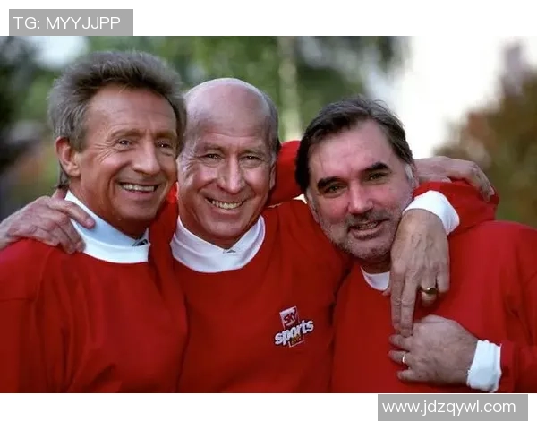 乔治与足球明星们的精彩合影展现了运动精神与友谊的完美结合