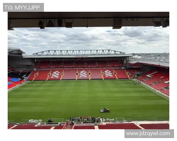 足球巨星舞动人生精彩瞬间集锦展现球场外的魅力与风采 足球巨星舞动人生精彩瞬间集锦展现球场外的魅力与风采